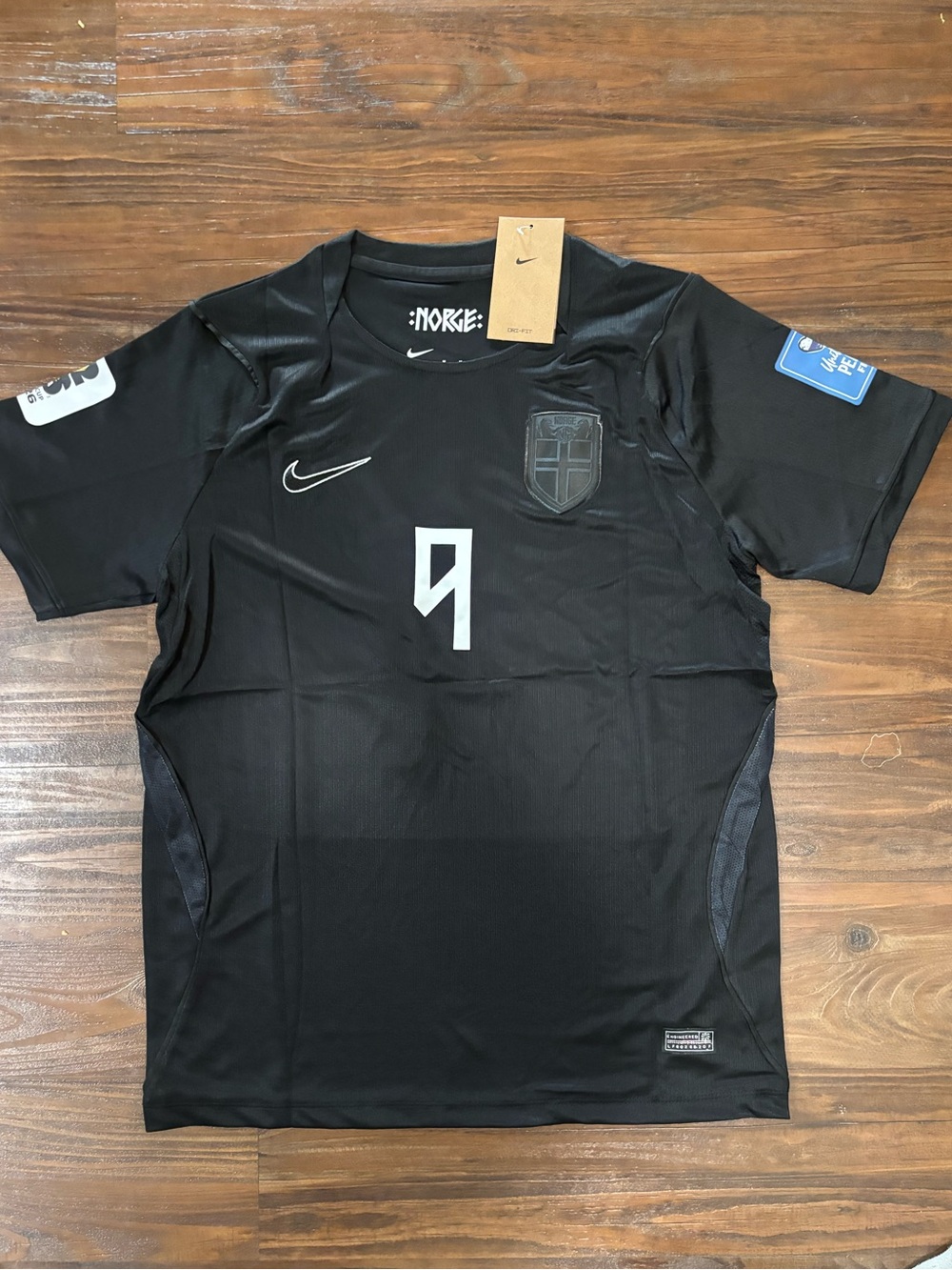 Nike Men’s Black Soccer Jersey with Contrast White Accents - #9